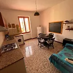 Via Giuseppe Palomba 18 Guest House