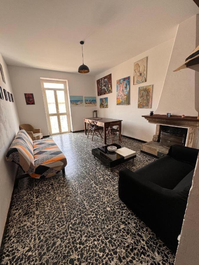 Via Giuseppe Palomba 18